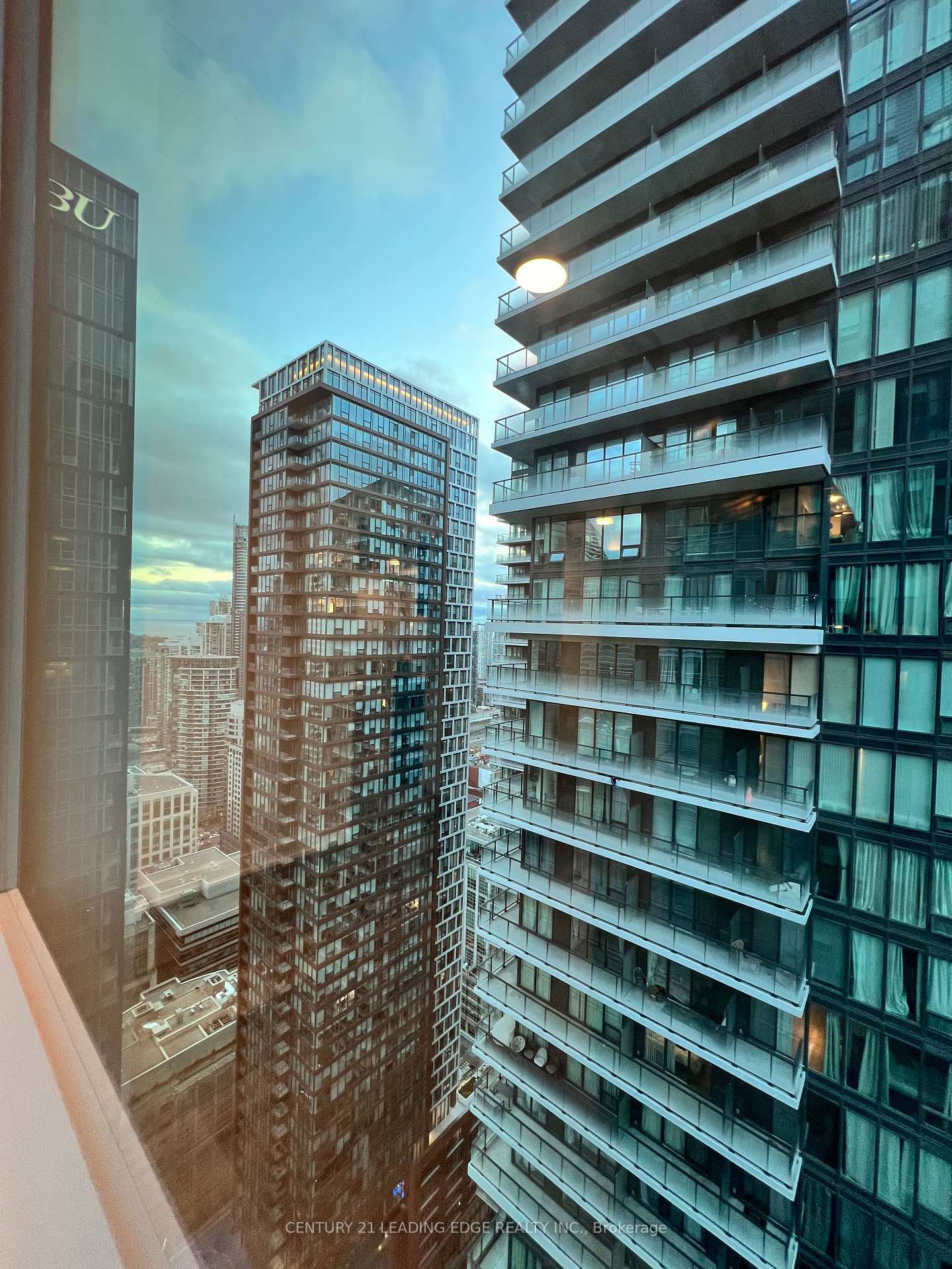 Photo de la propriété:  327 King Street W 3804  ON M5V 0W7 