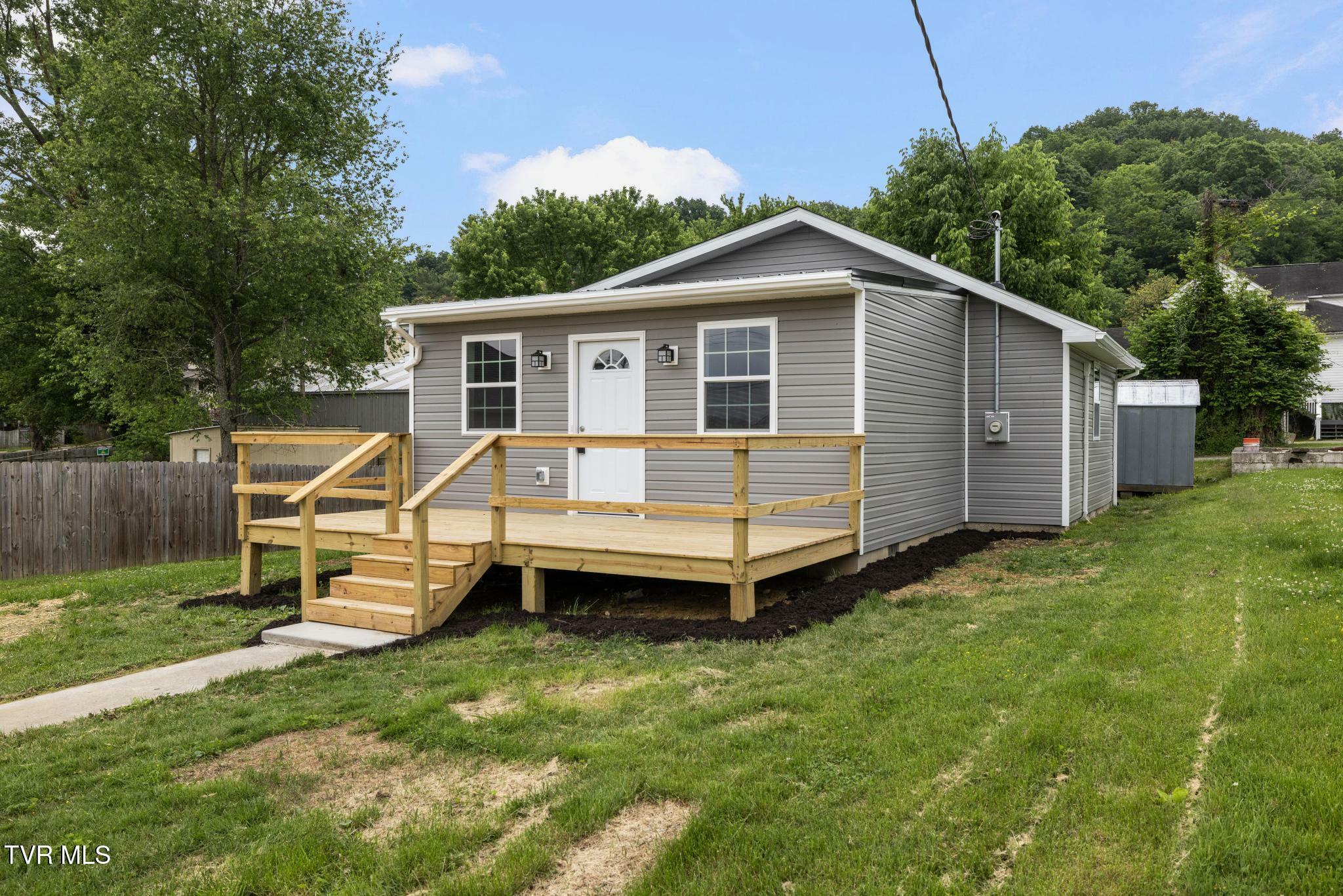 Property Photo: 1410 Anderson St Street TN 37620