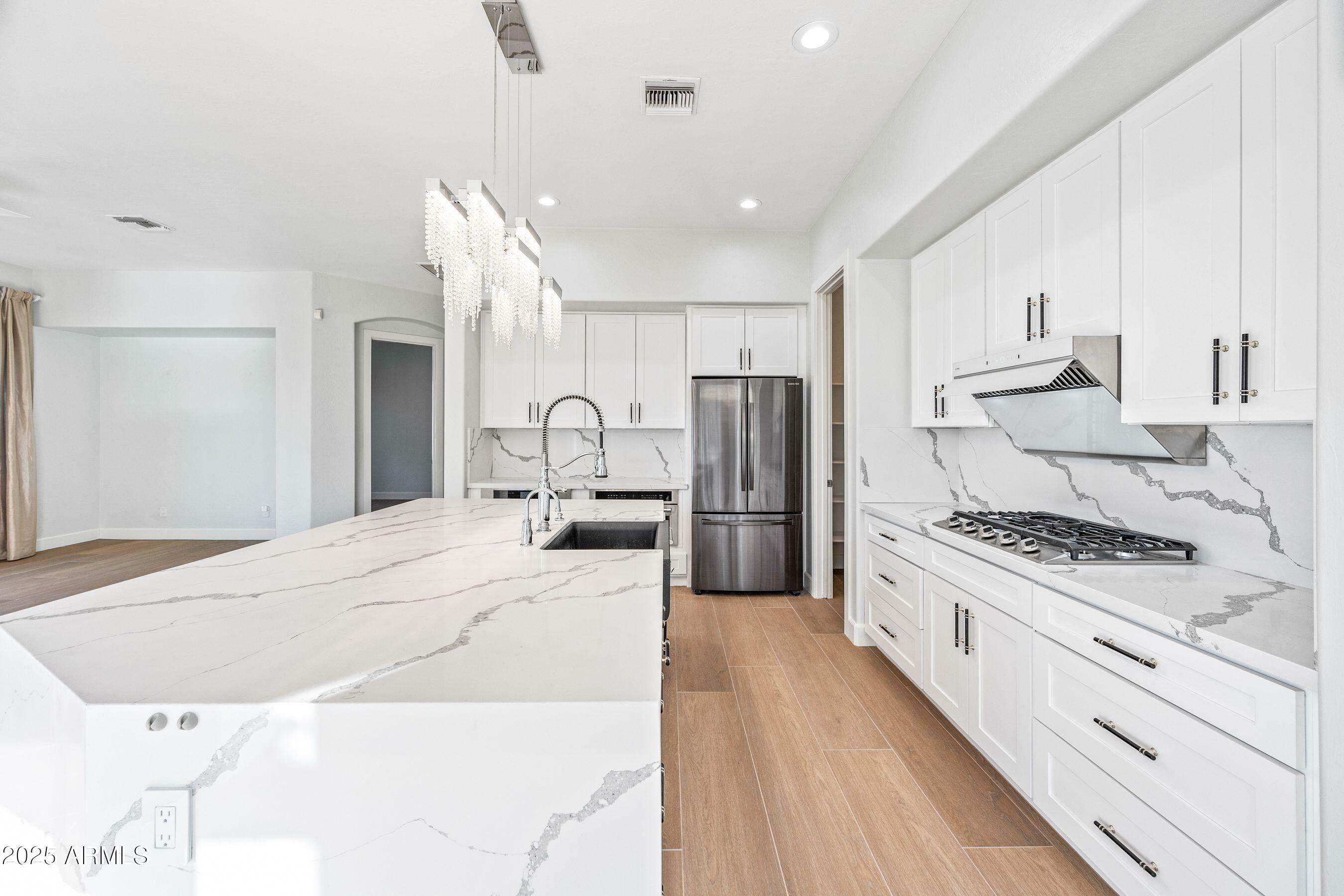 Property Photo: 1724 W Blue Ridge Way AZ 85248