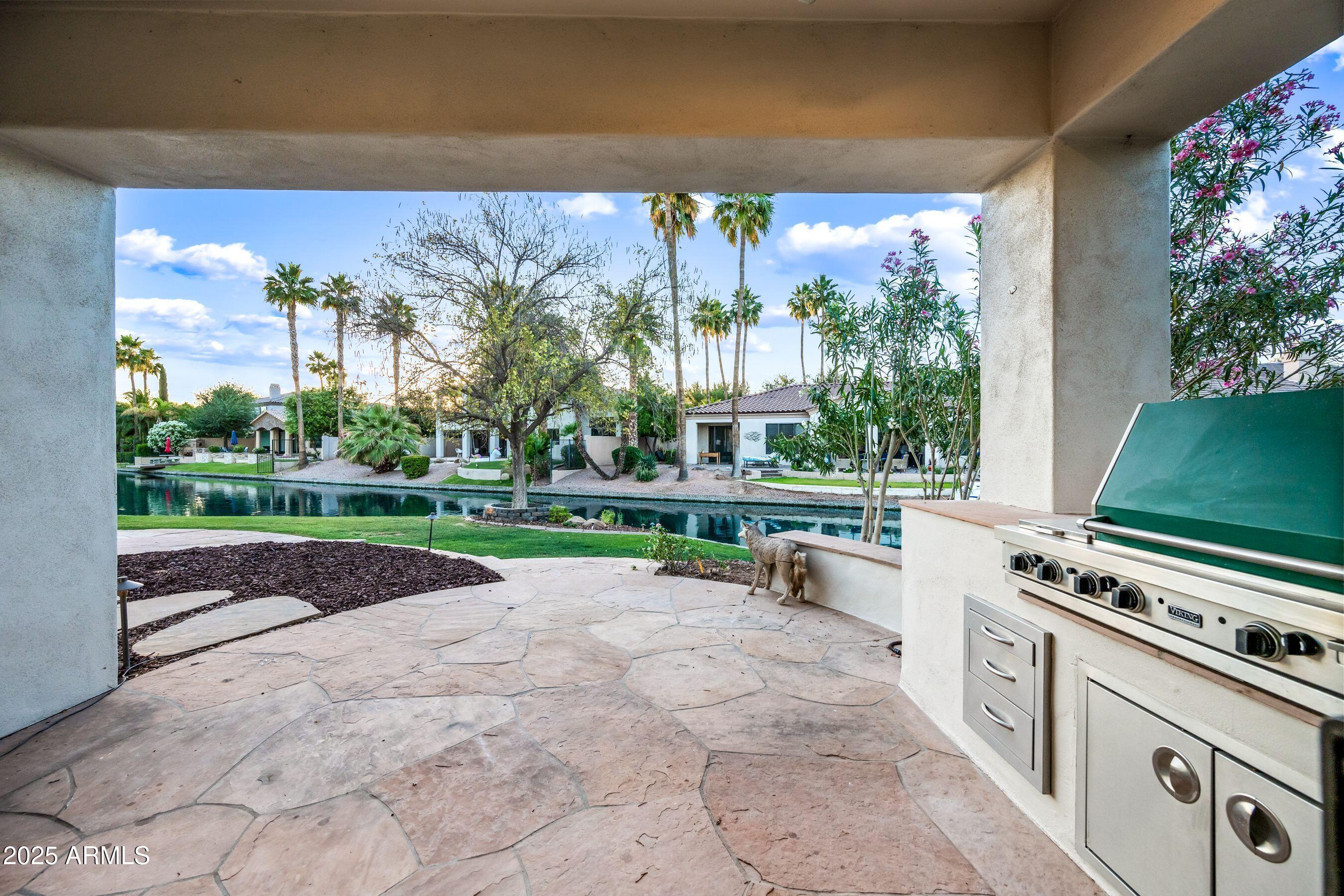 Property Photo: 1724 W Blue Ridge Way AZ 85248