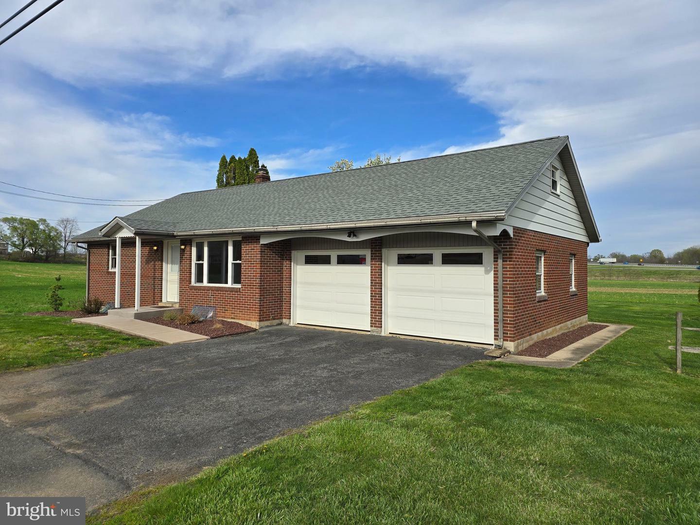 Property Photo: 27 Kempsville Road PA 19530