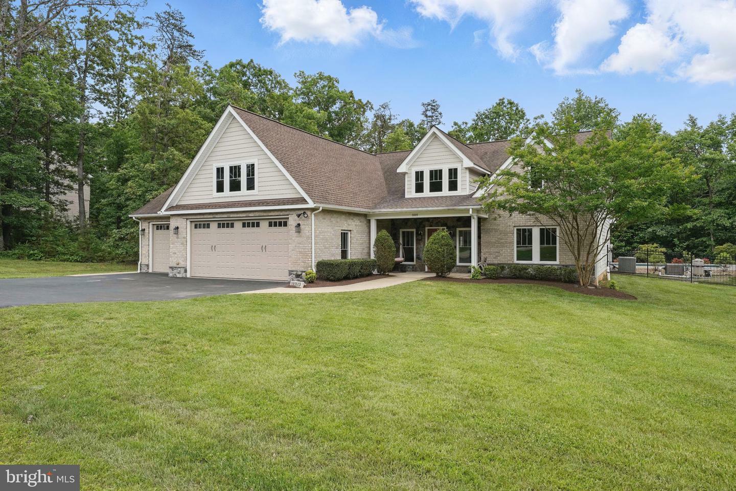 Property Photo: 16009 Roland Park Place VA 20155