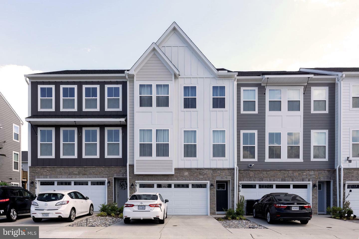 Property Photo: 3912 Applegate Court VA 22408