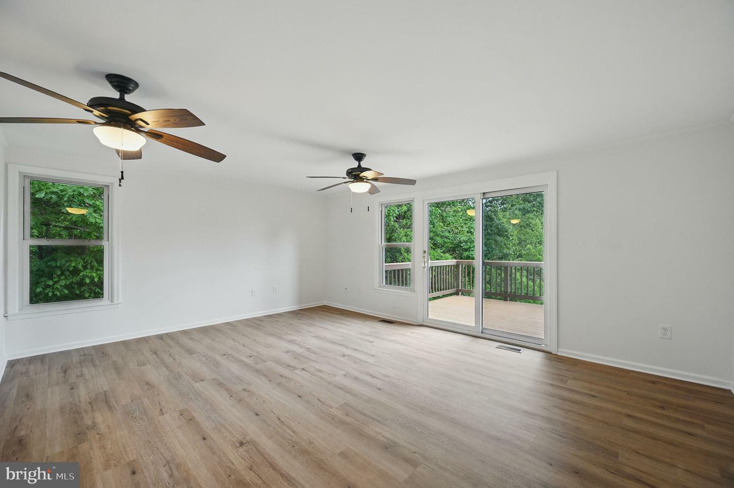 Property Photo: 5914 Grisby House Ct VA 20120