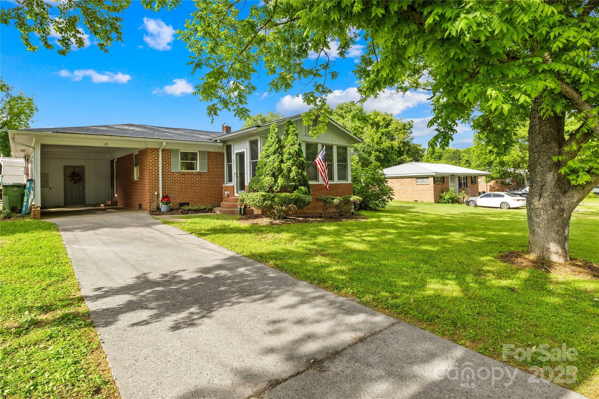 Property Photo: 119 Oak Avenue NC 28152