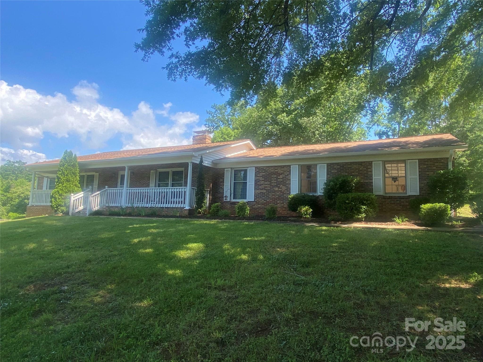Property Photo: 1126 Watermill Road NC 28655
