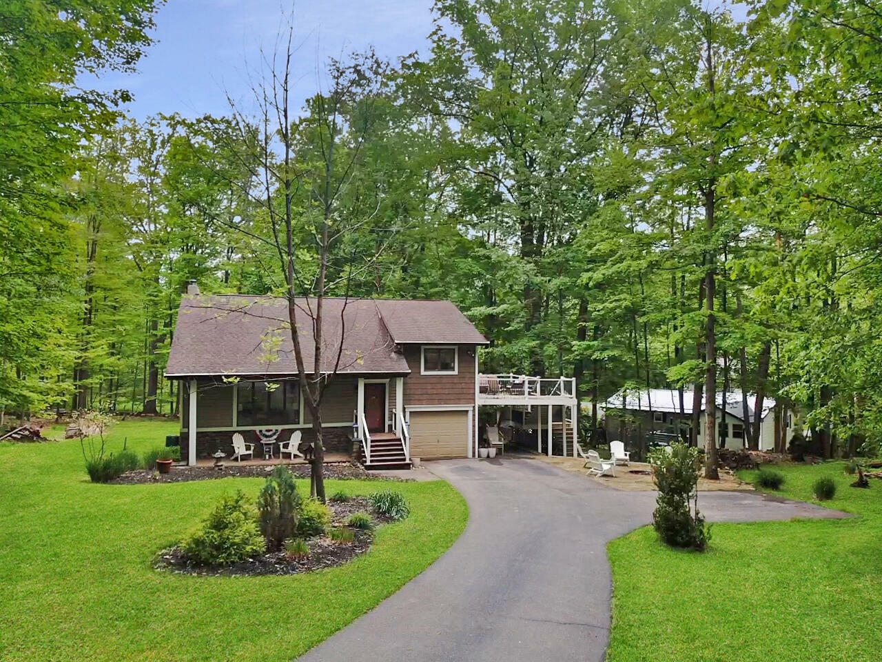 Property Photo: 41 Redwood Ct PA 15801