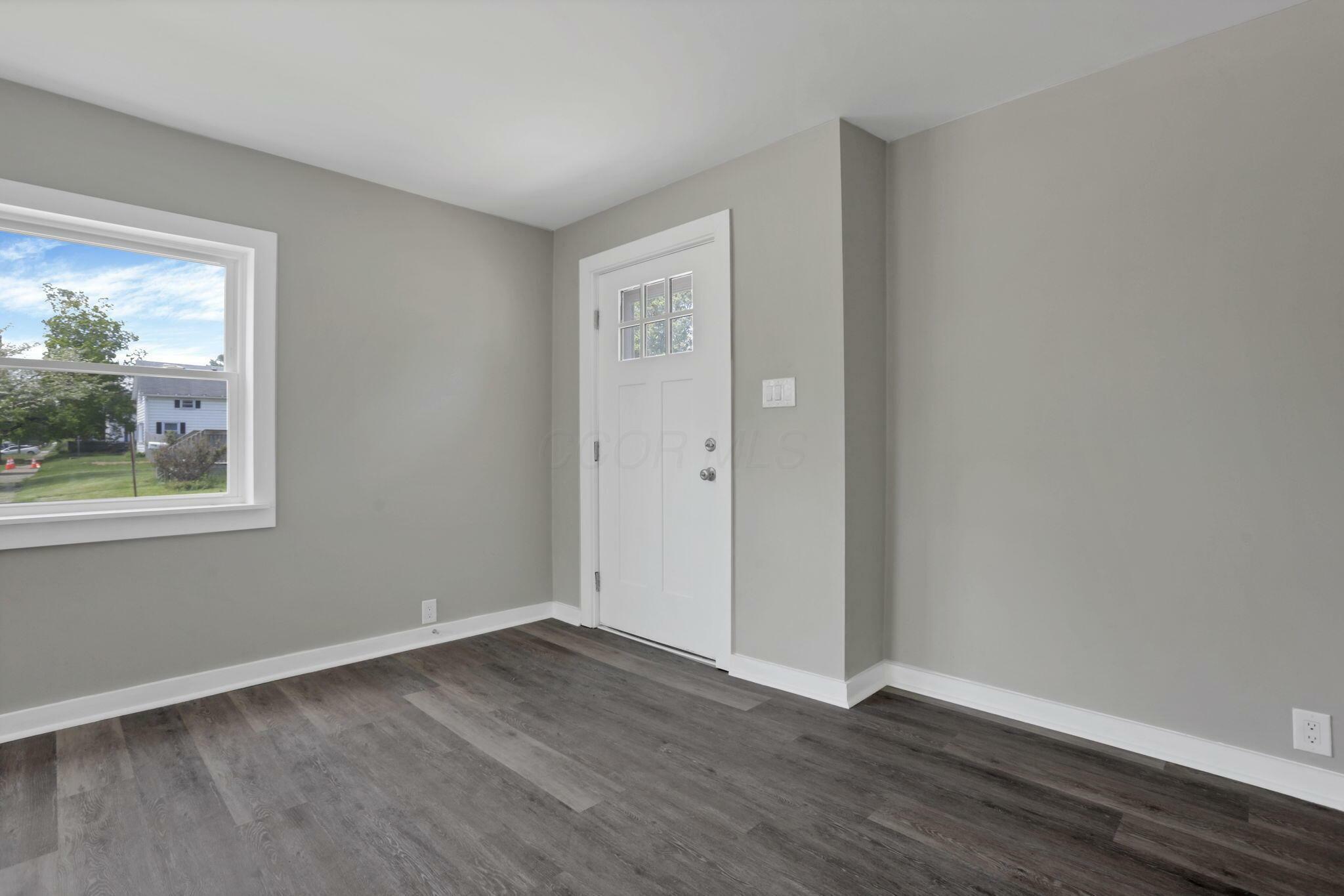 Property Photo: 901 E Vine Street OH 43050