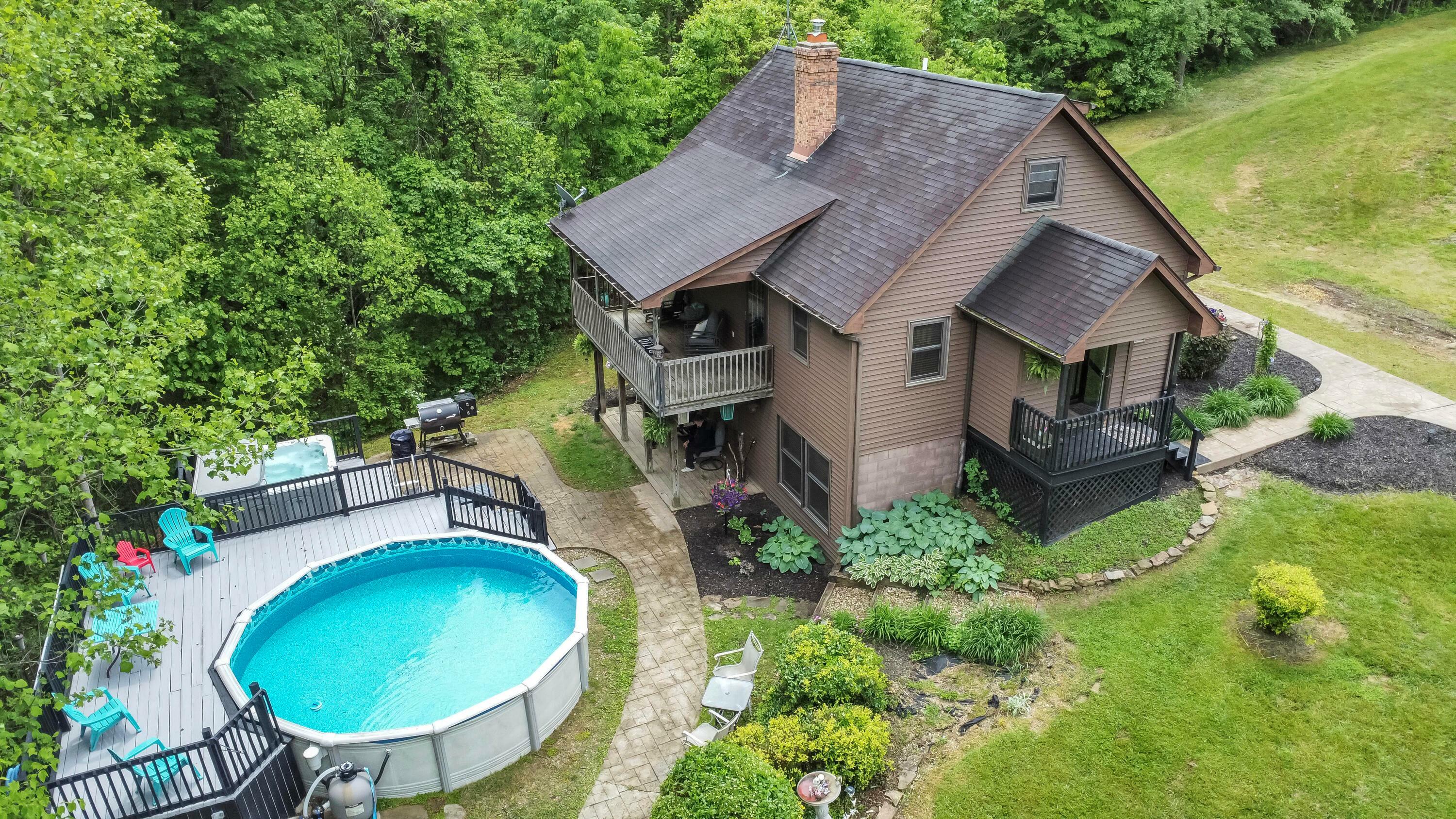 Property Photo: 6334 Hansley SE Road OH 43155