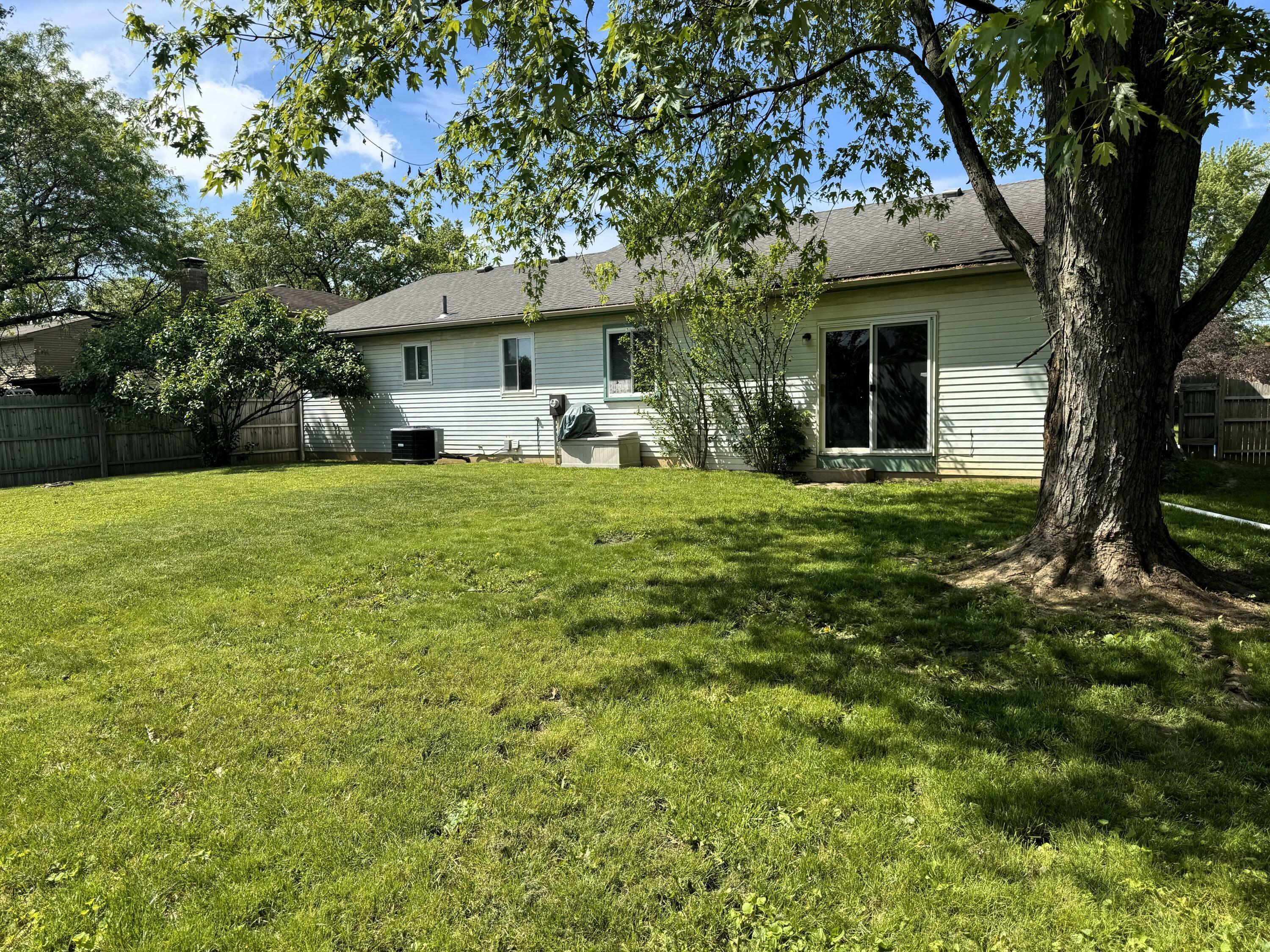 Property Photo: 6621 Olivetree Court OH 43068