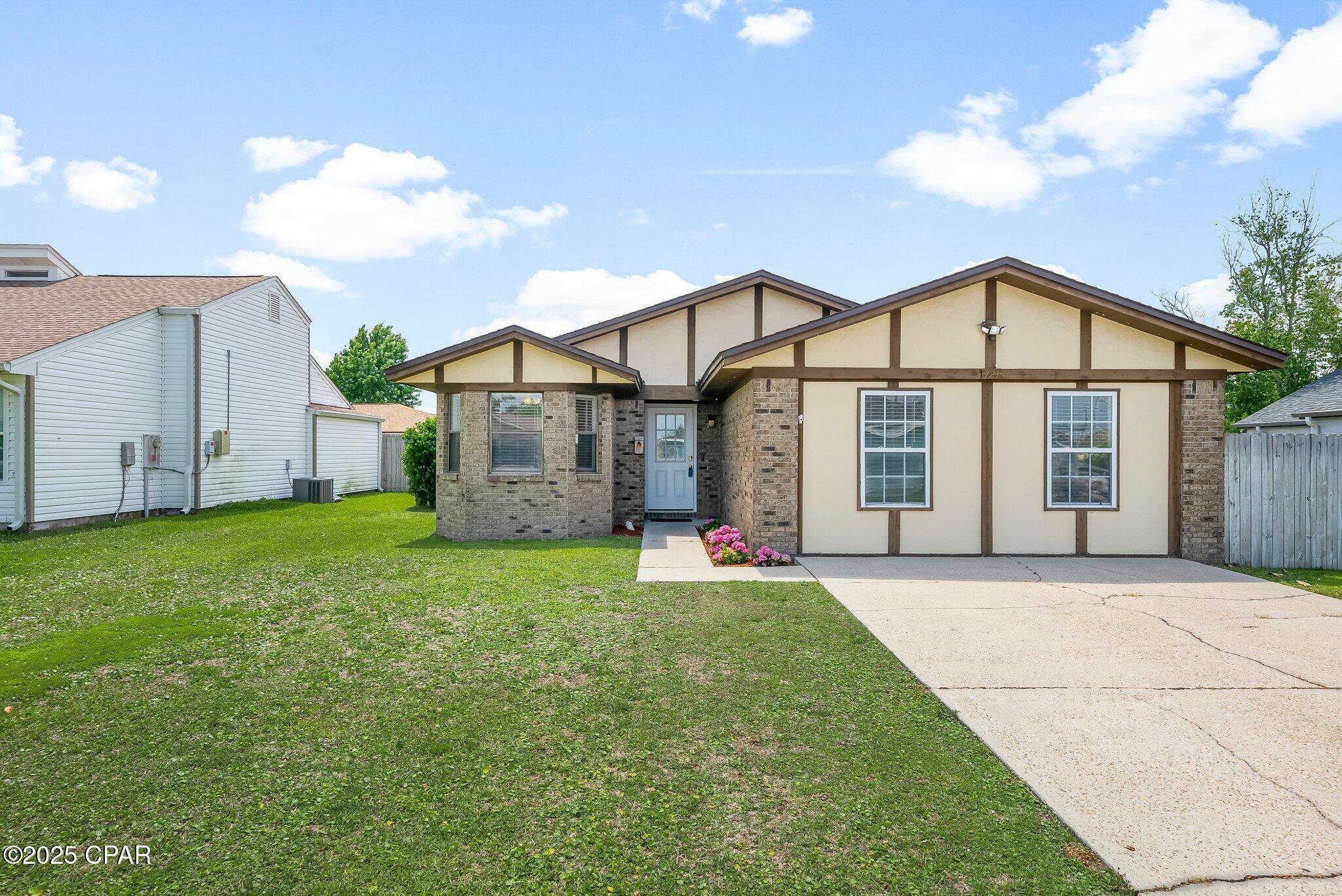 Property Photo: 721 J J Drive FL 32404