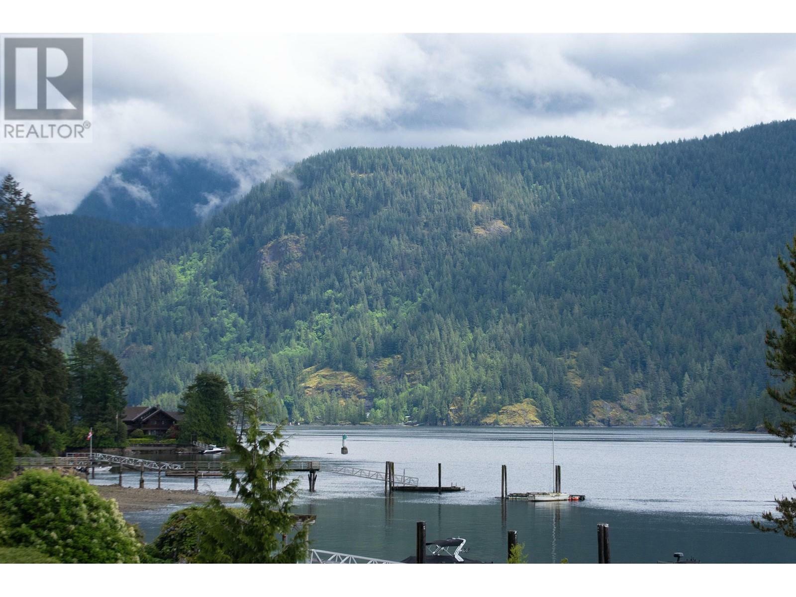Photo de la propriété: 5293 Indian River Drive BC V7G 2T6