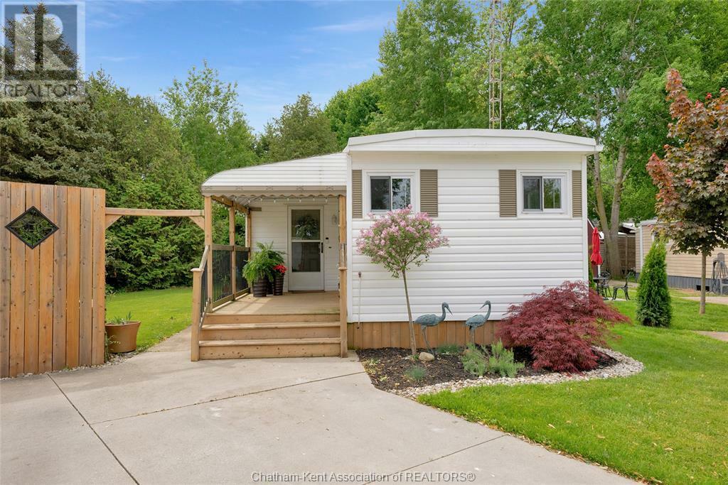 Property Photo:  22220 Charing Cross Road 16  ON N7M 5V8 