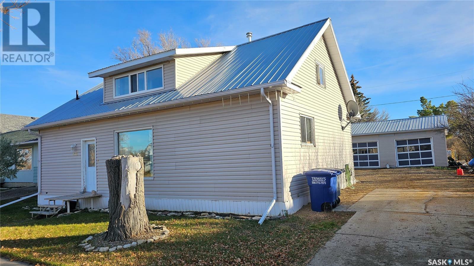 Property Photo: 406 Centre Street SK S0N 0J0