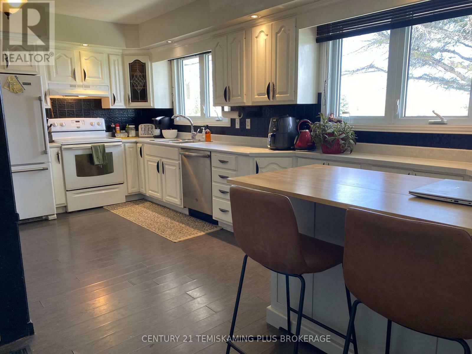 Property Photo:  516 Ross Avenue  ON P0J 1P0 