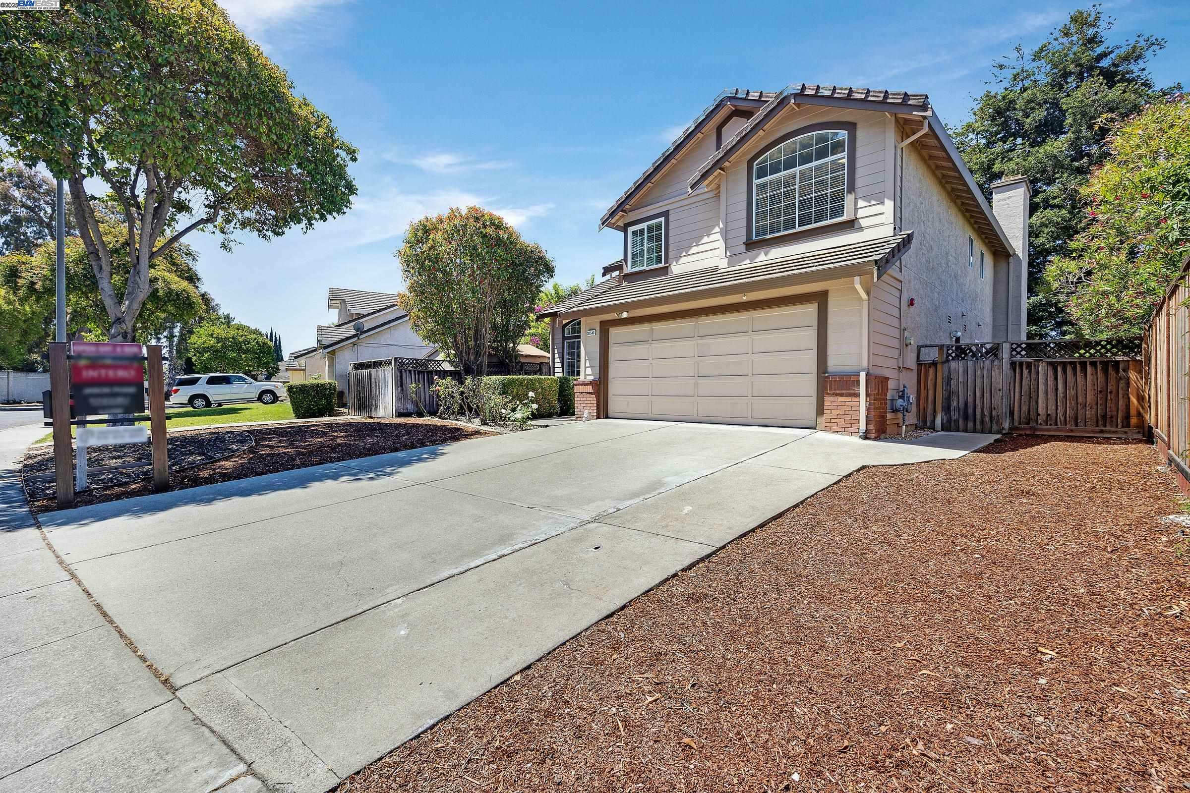 Property Photo:  32540 Cottonwood St  CA 94587 