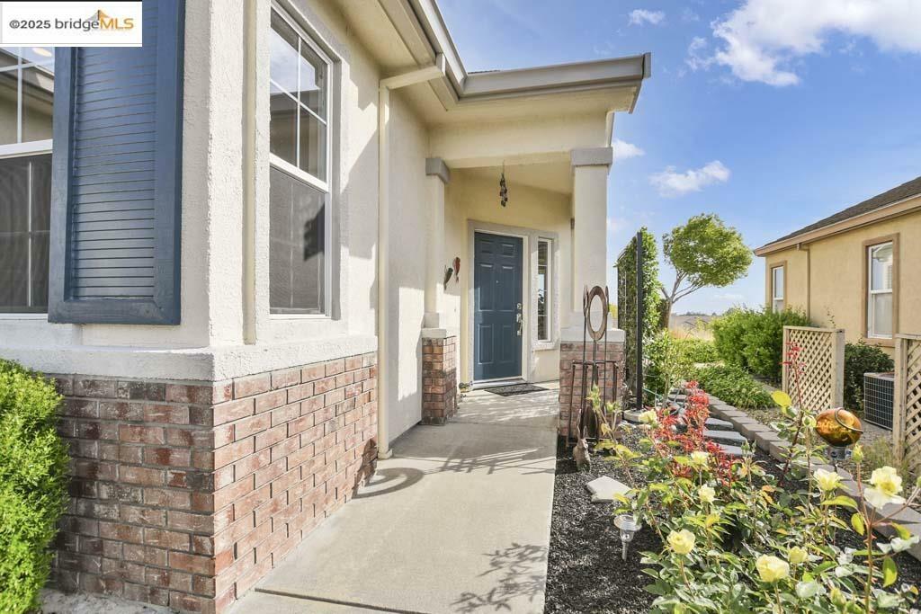 Property Photo: 1559 Regent Dr CA 94513