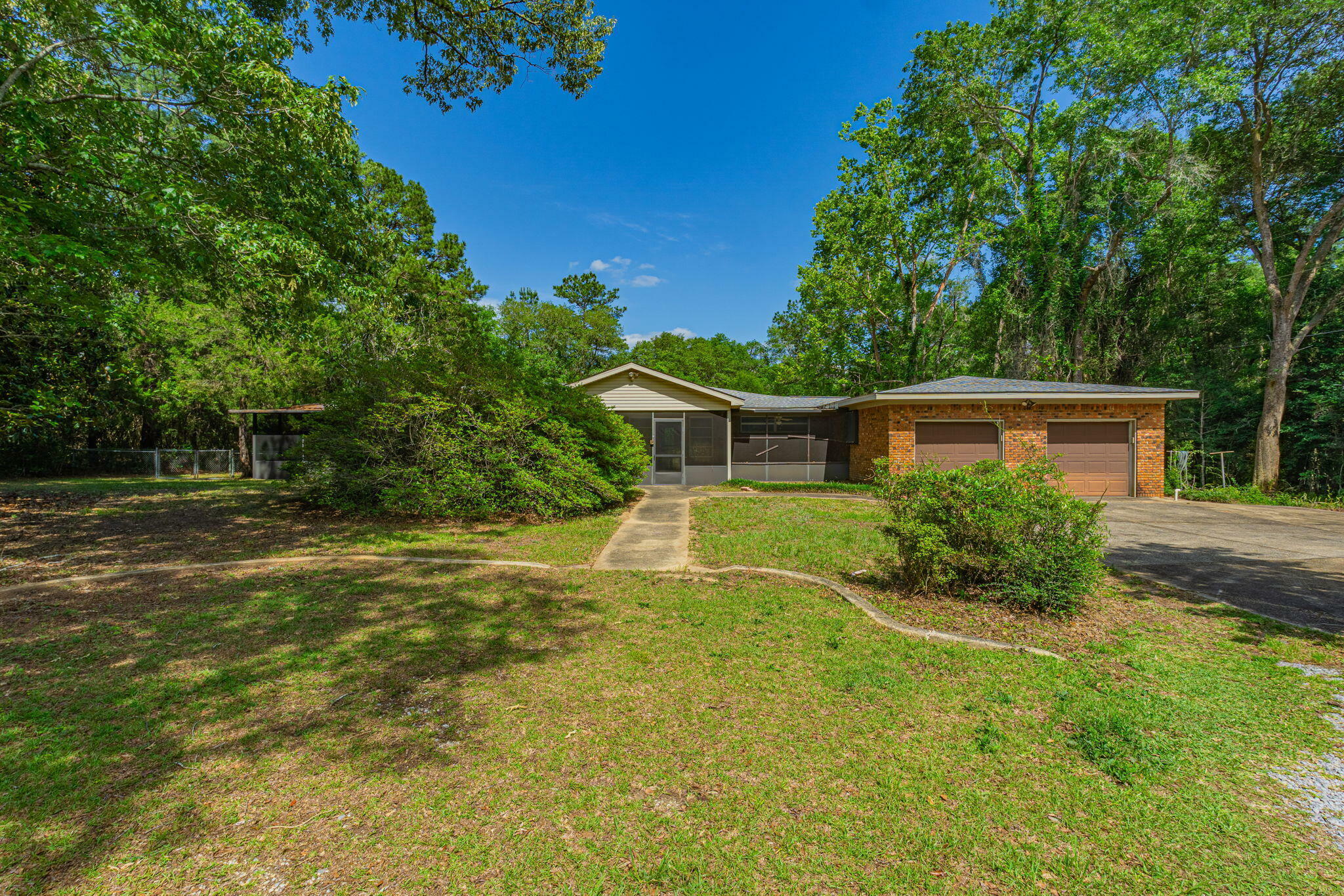 Property Photo: 6161 Hwy 393 FL 32539