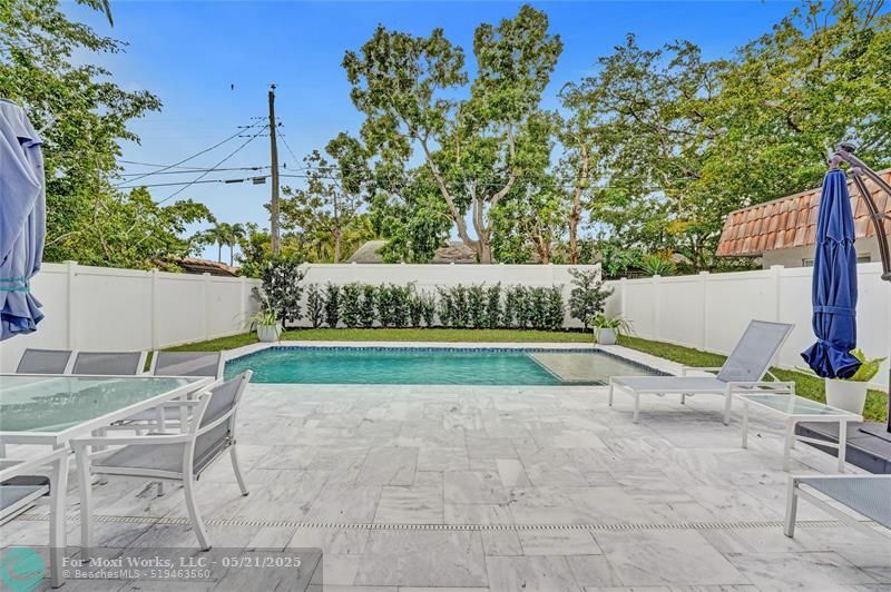 Property Photo: 1280 NE 40th St FL 33334