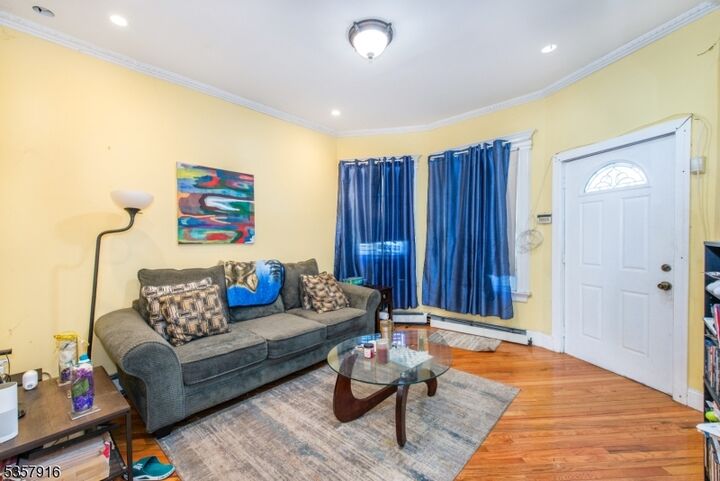 Property Photo:  152 Greenwood Ave 2  NJ 07017 