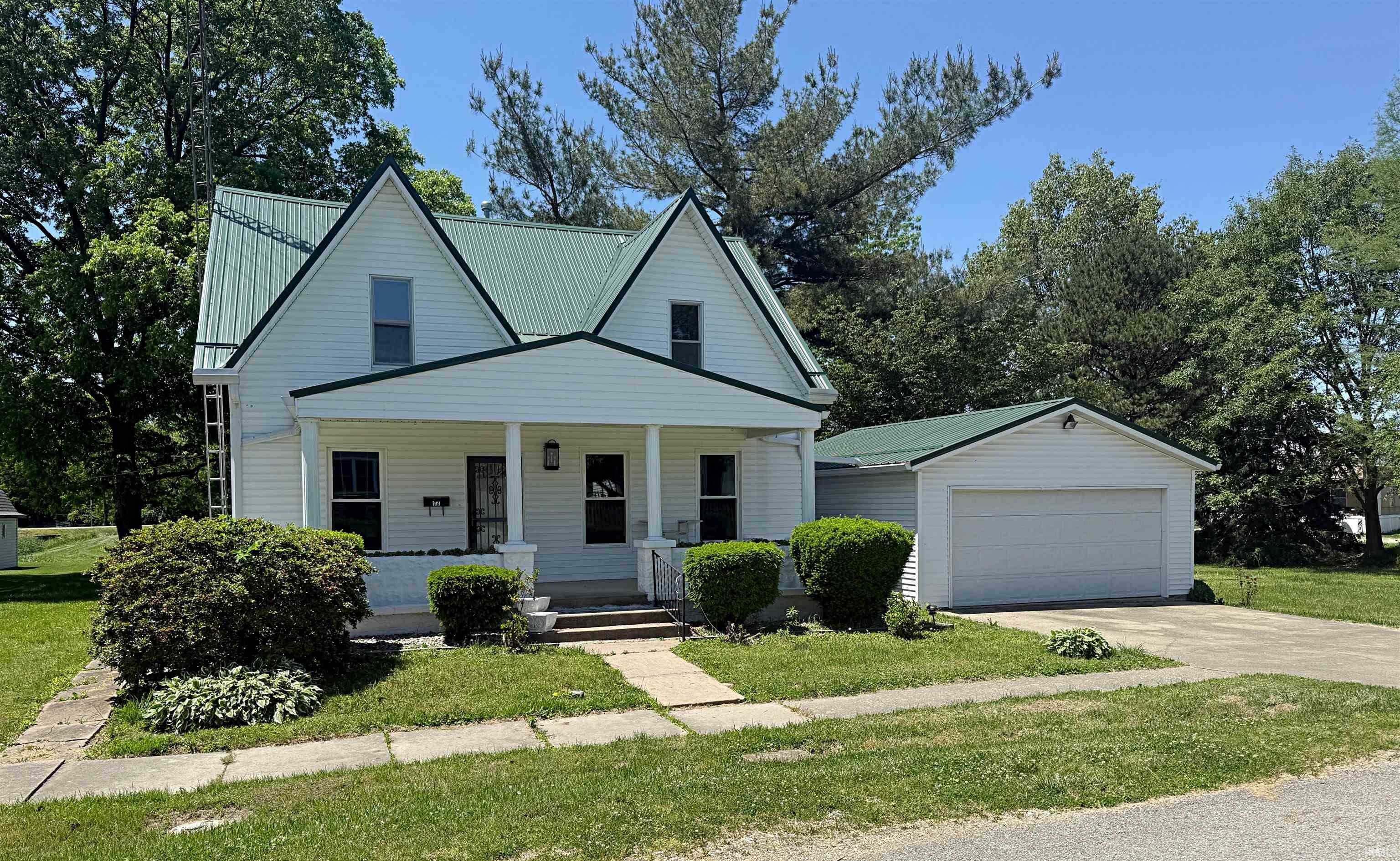 Property Photo: 109 Mulberry Street IN 47553