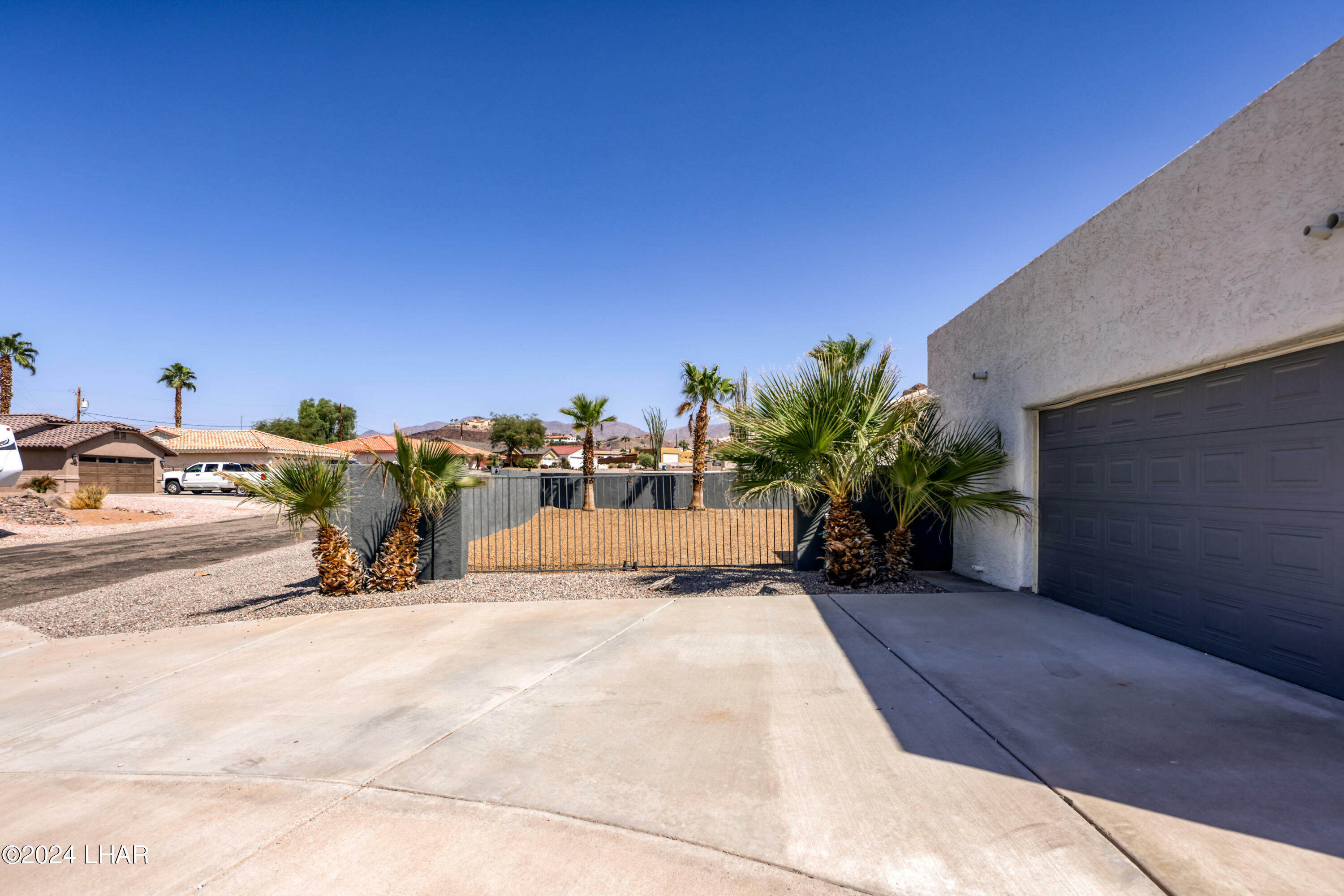 Property Photo: 3931 McCulloch Blvd AZ 86406