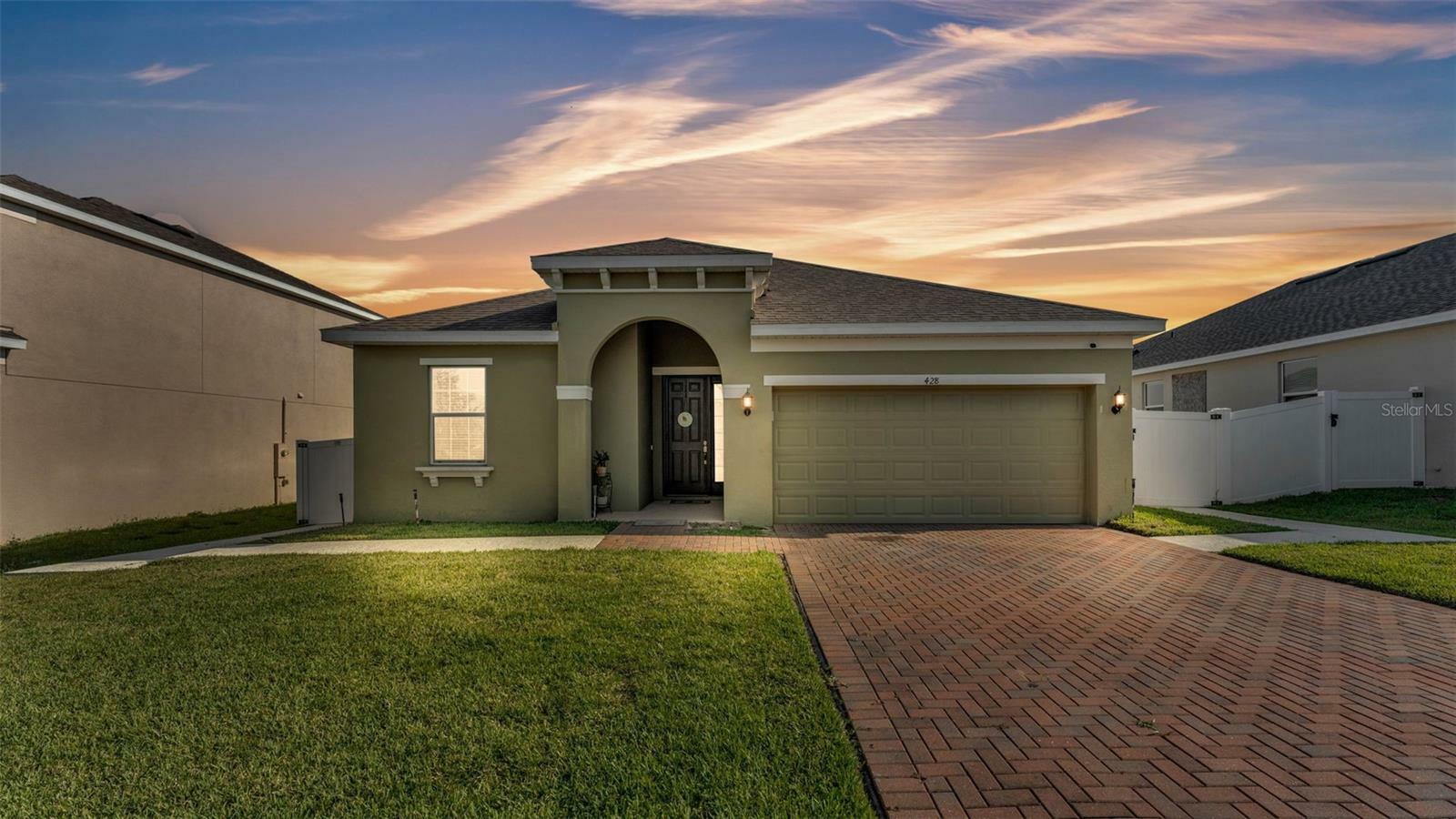 Property Photo: 428 Aragosa Drive FL 33837