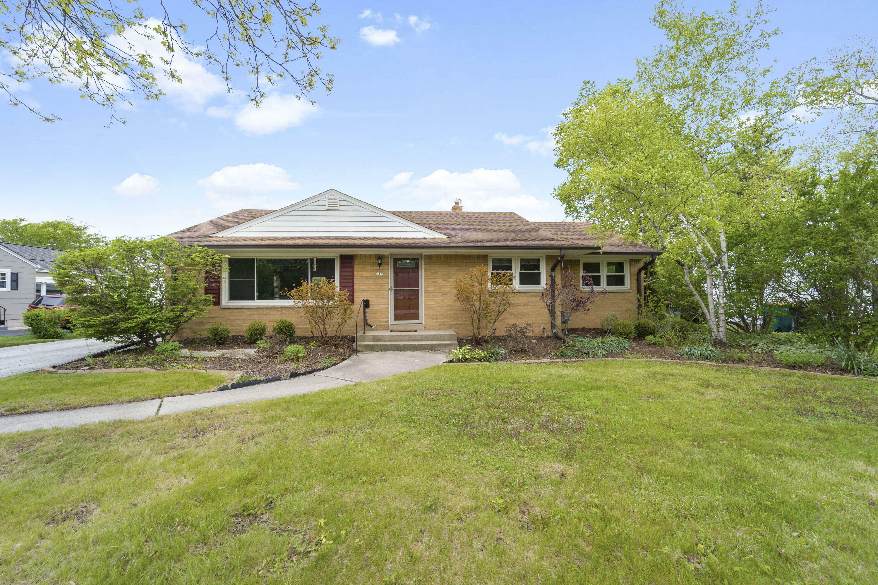 Property Photo: 213 Vernon Ave WI 53092
