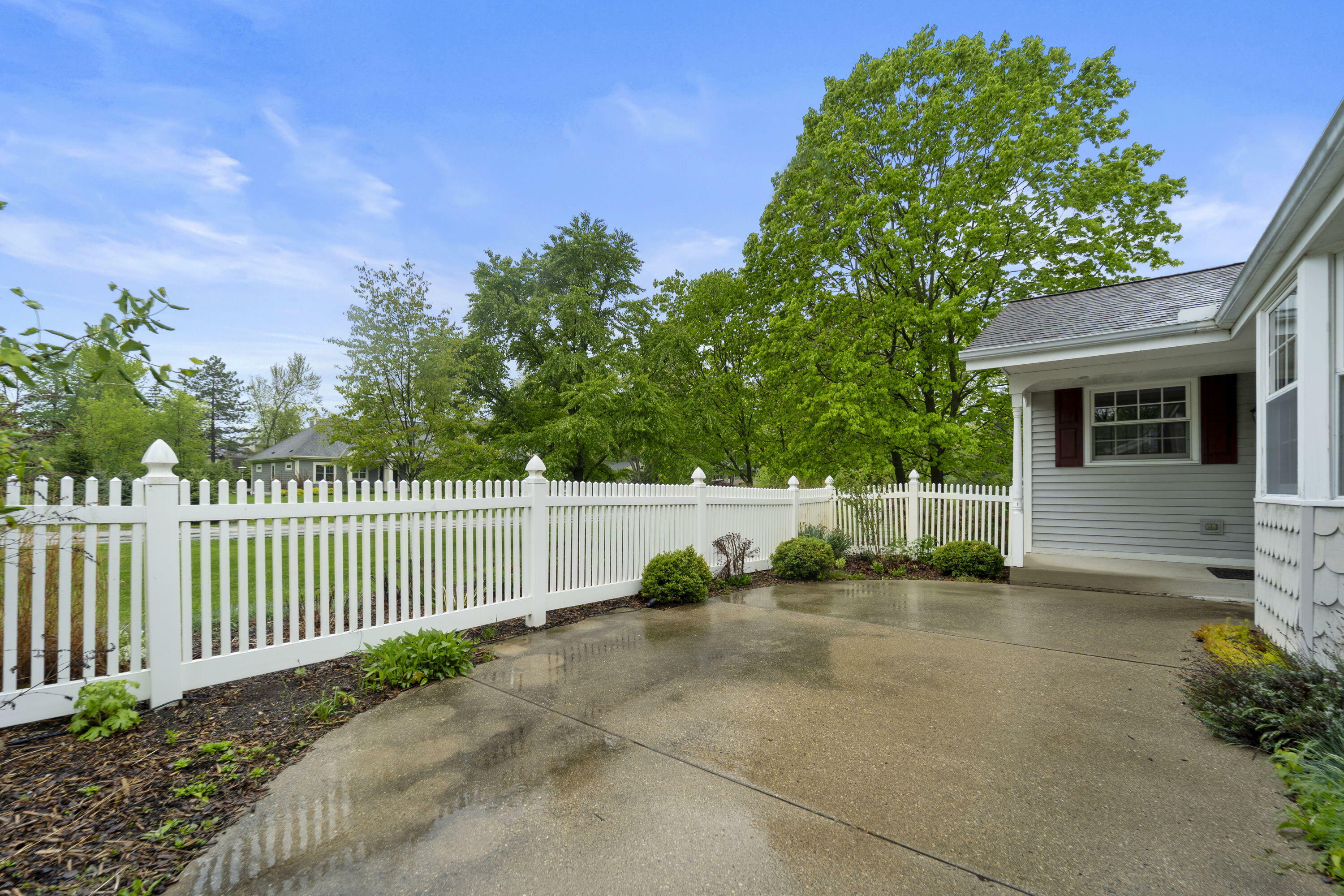 Property Photo: 4518 W Laverna Ave WI 53092