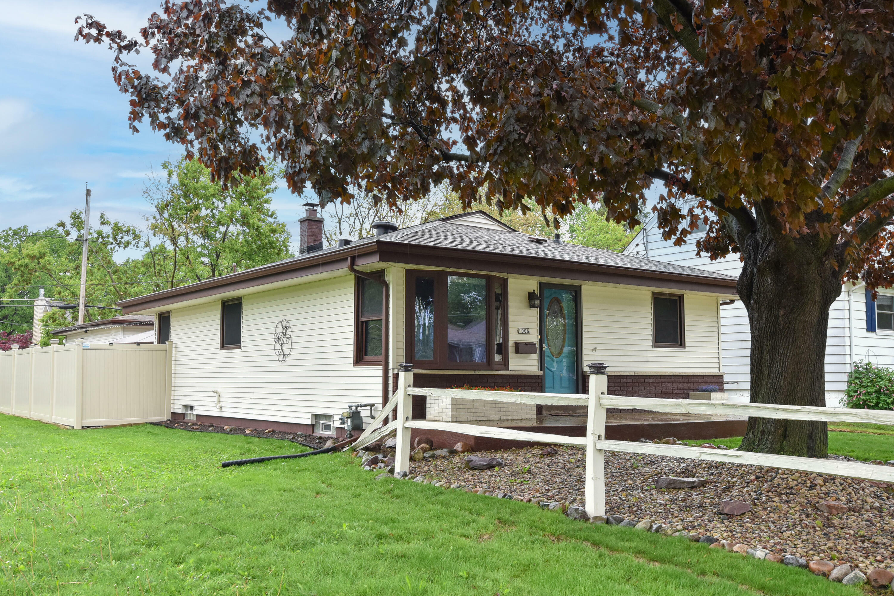 Property Photo: 1006 S 91st St WI 53214