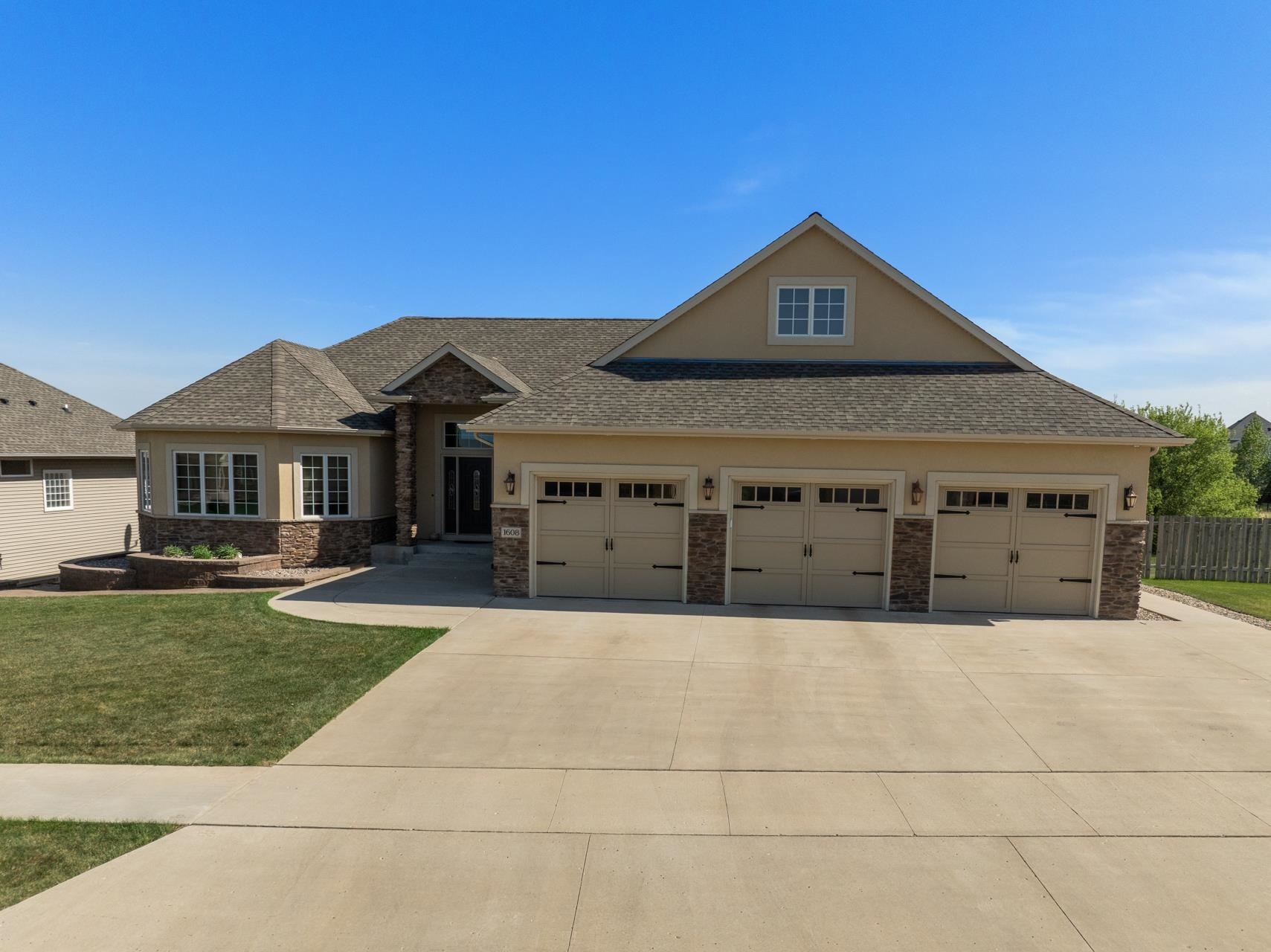 1608 31st Ave SE  Minot ND 58701 photo