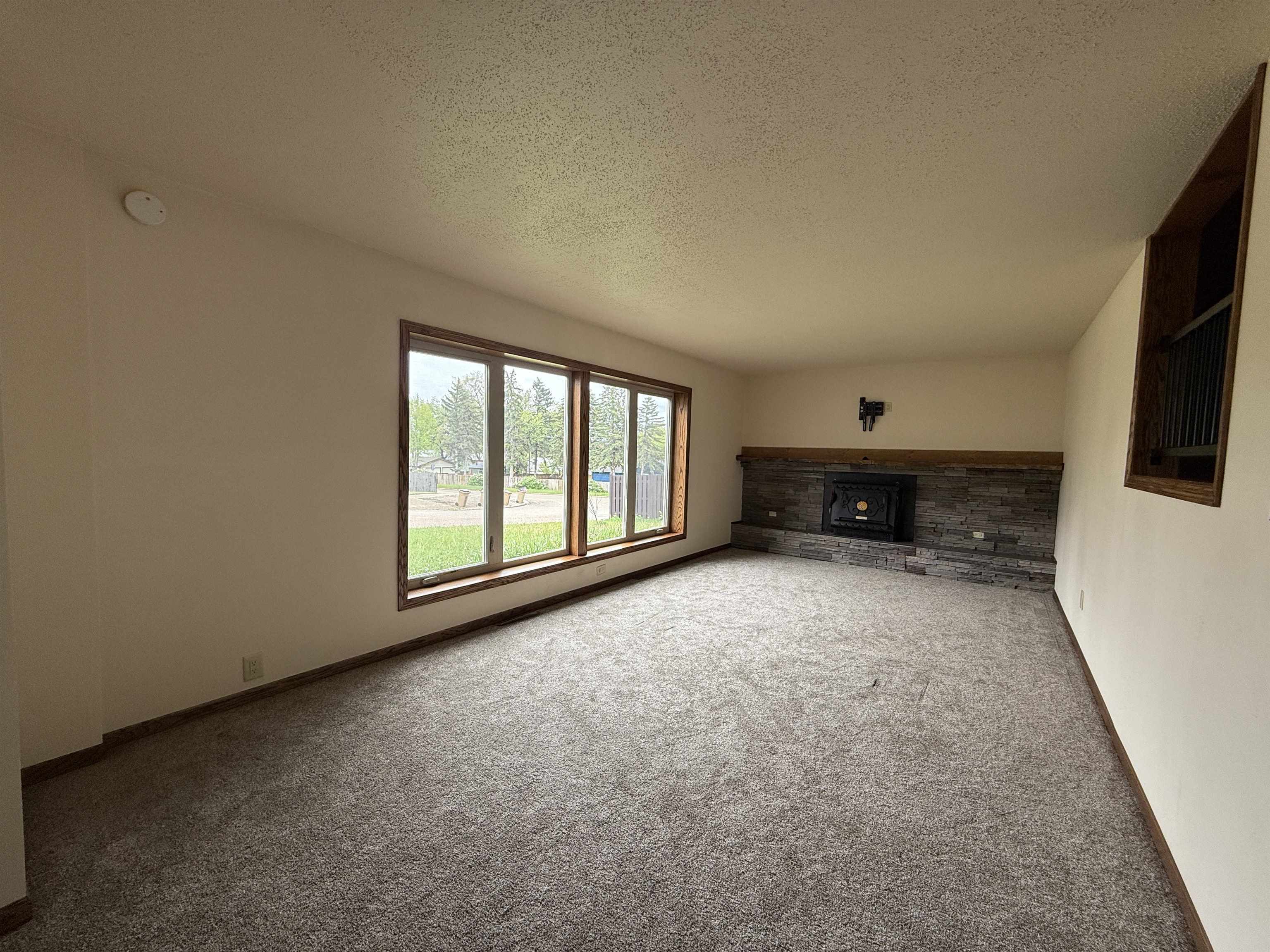 Property Photo: 1003 NW Harrison Dr ND 58703