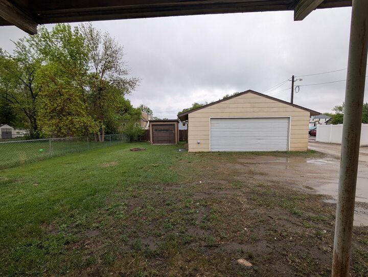 Property Photo:  807 NW 8th Street  ND 58703-2241 