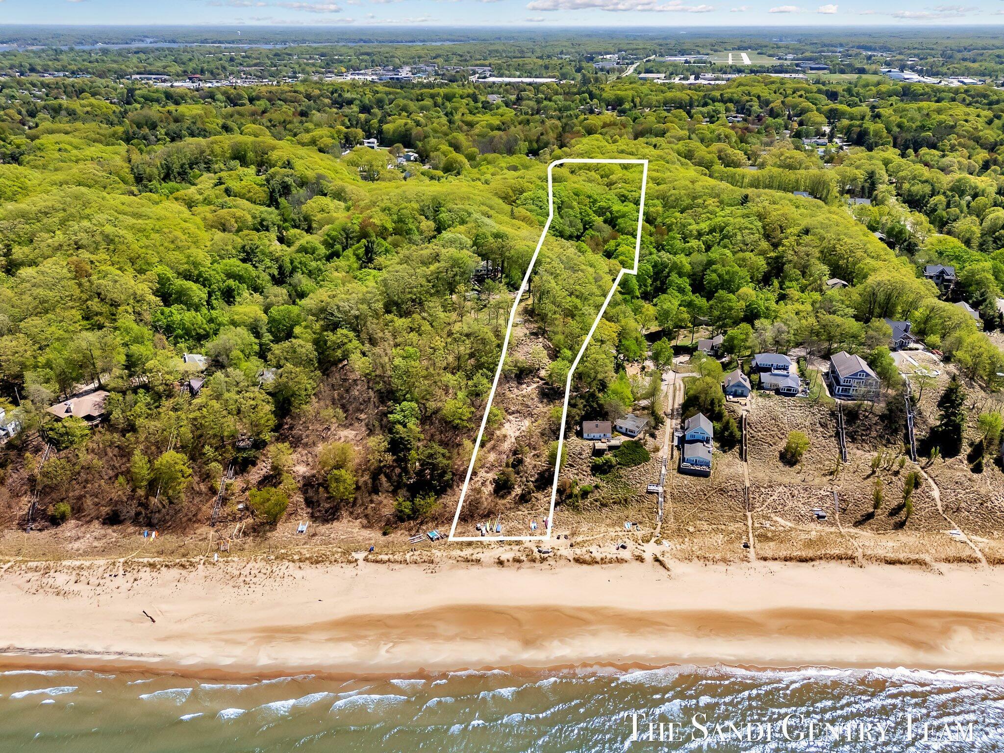 18111 Ridge Drive  Grand Haven MI 49417 photo
