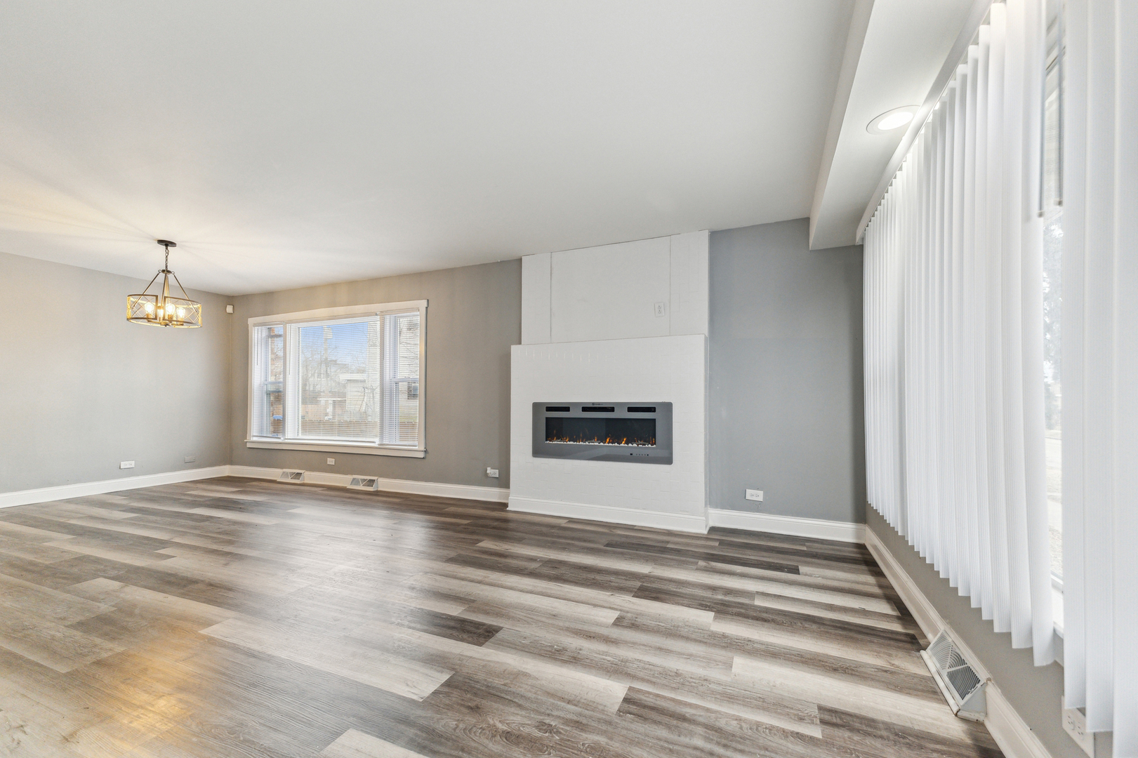 Property Photo: 11423 S Calumet Avenue IL 60628