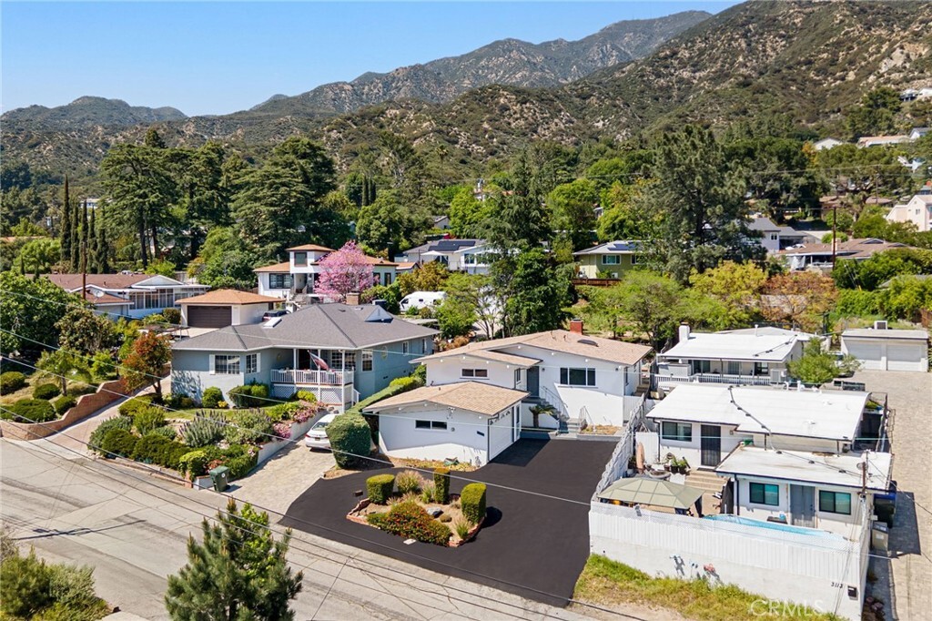 Property Photo: 3117 Harmony Place CA 91214