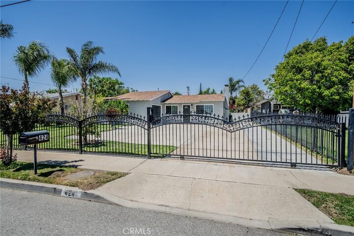 Property Photo:  424 E Rialto Avenue  CA 92376 