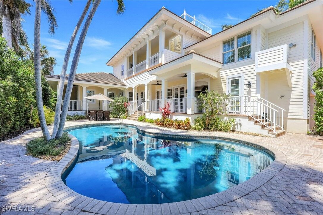 Property Photo: 1550 Gordon Drive FL 34102