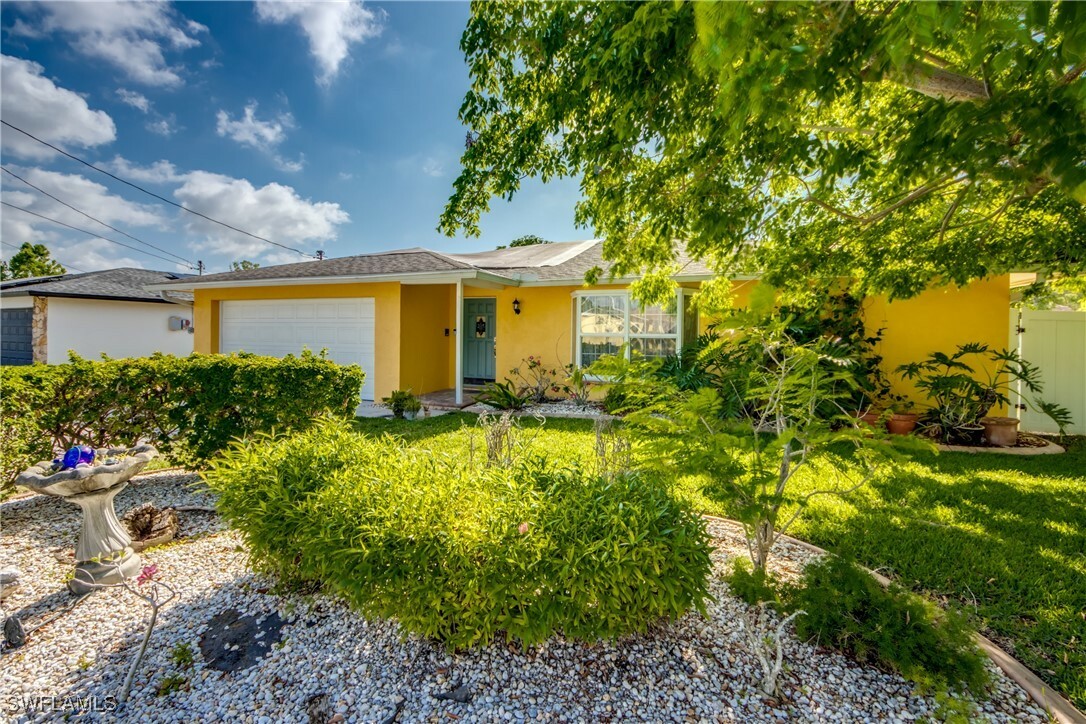 Property Photo: 5905 Untermeyer Court FL 33903