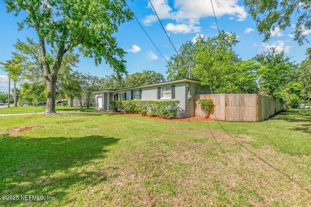 Property Photo: 1702 Dibble Circle E FL 32246