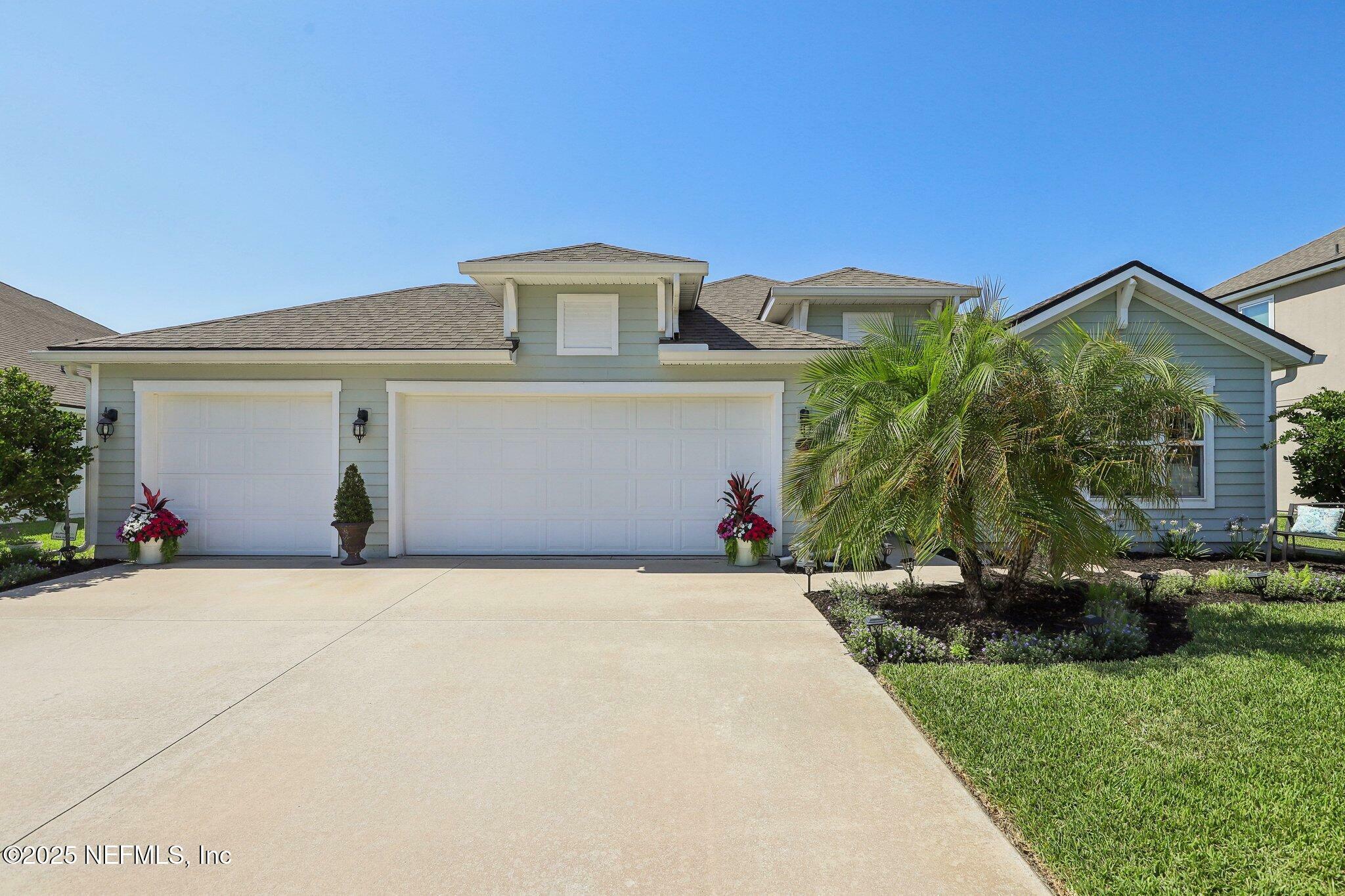 Property Photo: 284 Queen Victoria Avenue FL 32259