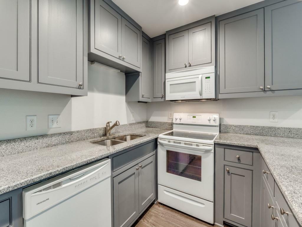 Property Photo: 5326 Fleetwood Oaks Avenue 247 TX 75235