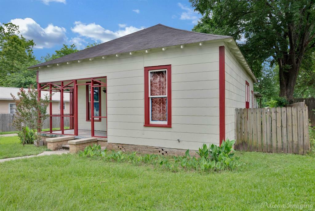 Property Photo: 205 Lake Street LA 71060