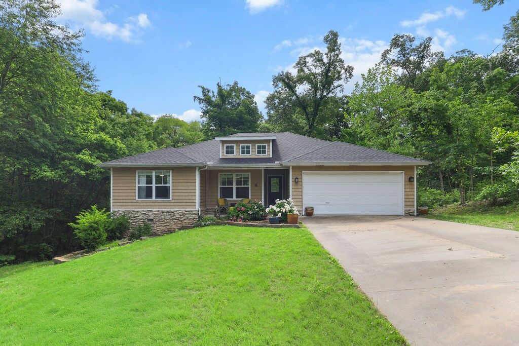 Property Photo:  6 Sawston Lane  AR 72714 