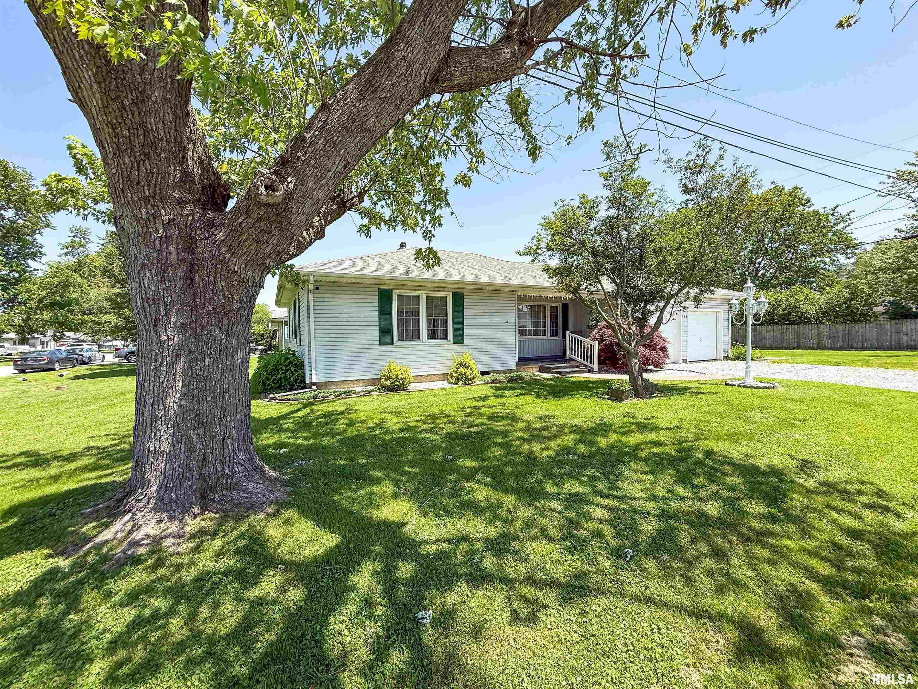 Property Photo: 322 Oak Street IL 62839