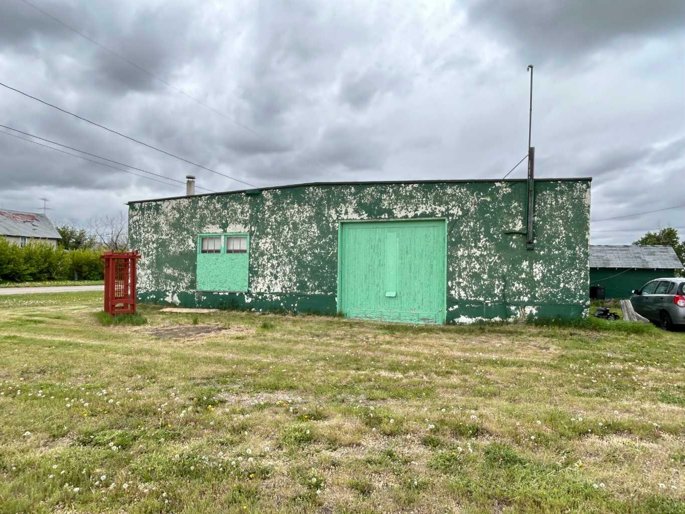 Property Photo: 401 2 Avenue AB T0J 3L0