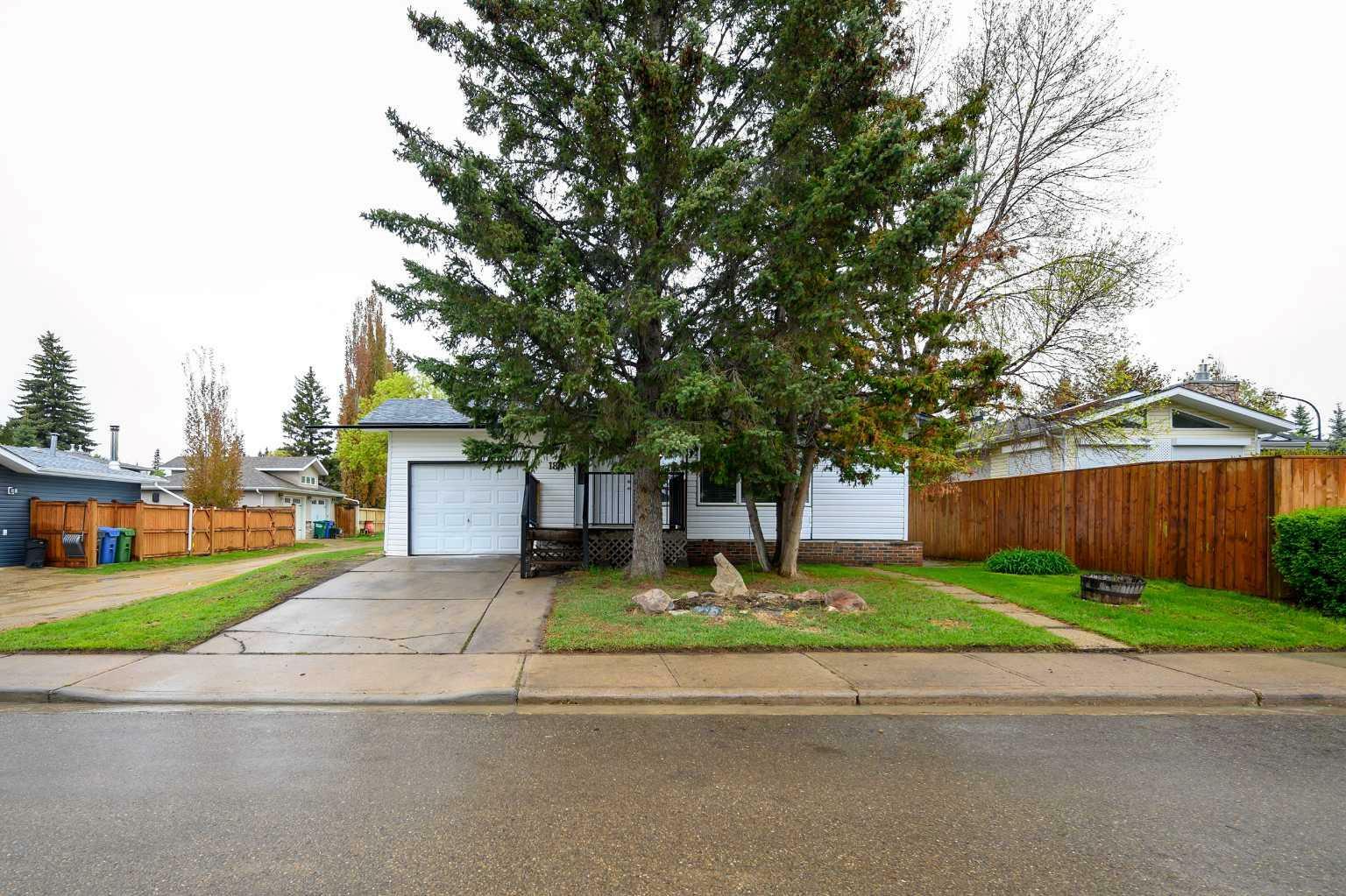 Property Photo: 18 Scott Street AB T4N 0E5