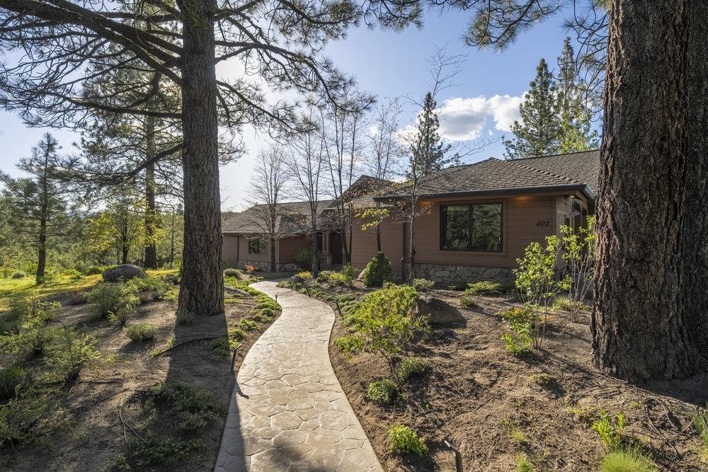Property Photo: 402 Falling Water CA 96106