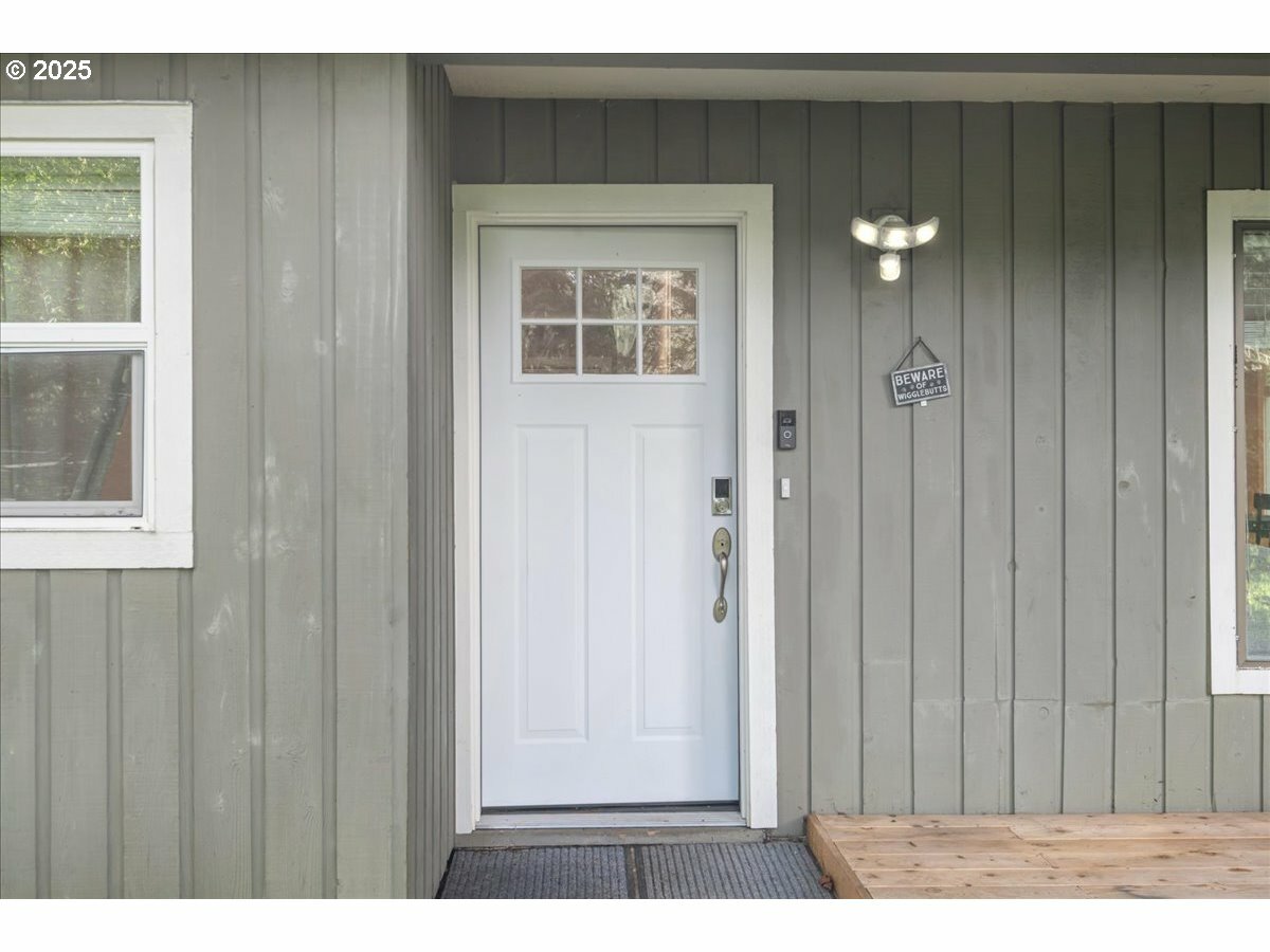 Property Photo: 6926 SE Deardorff Rd OR 97236