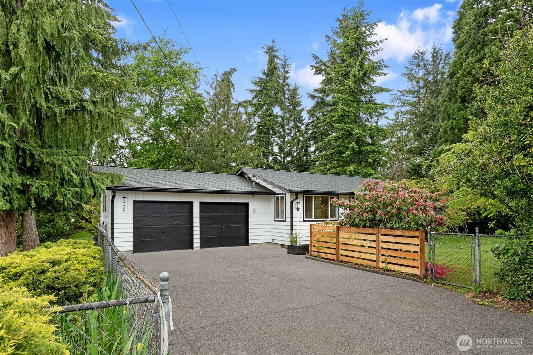 Property Photo: 2226 E 125th Ave Ct E WA 98372